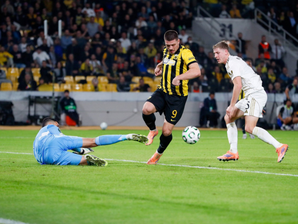 AEK Athens — player action photograph