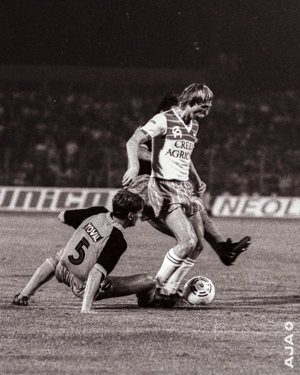 AJ Auxerre — player action photograph