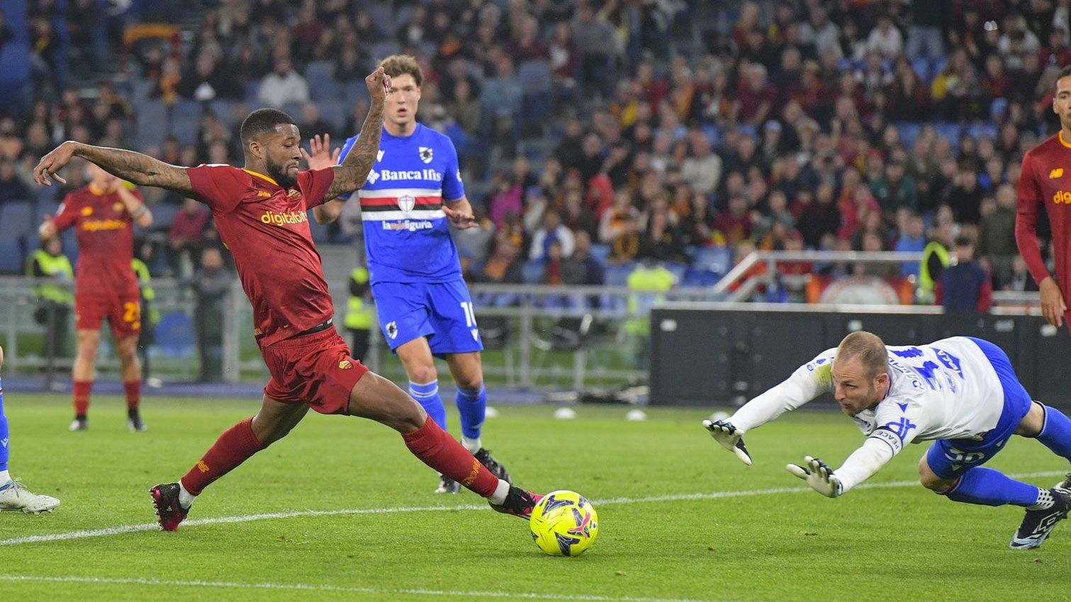 AS Roma — player action photograph