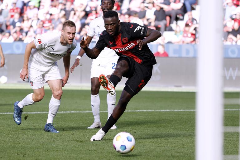 Bayer Leverkusen — player action photograph