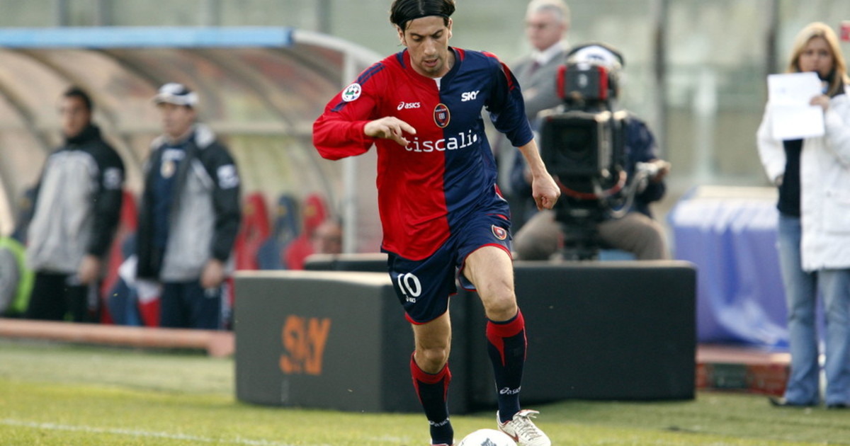 Cagliari — player action photograph