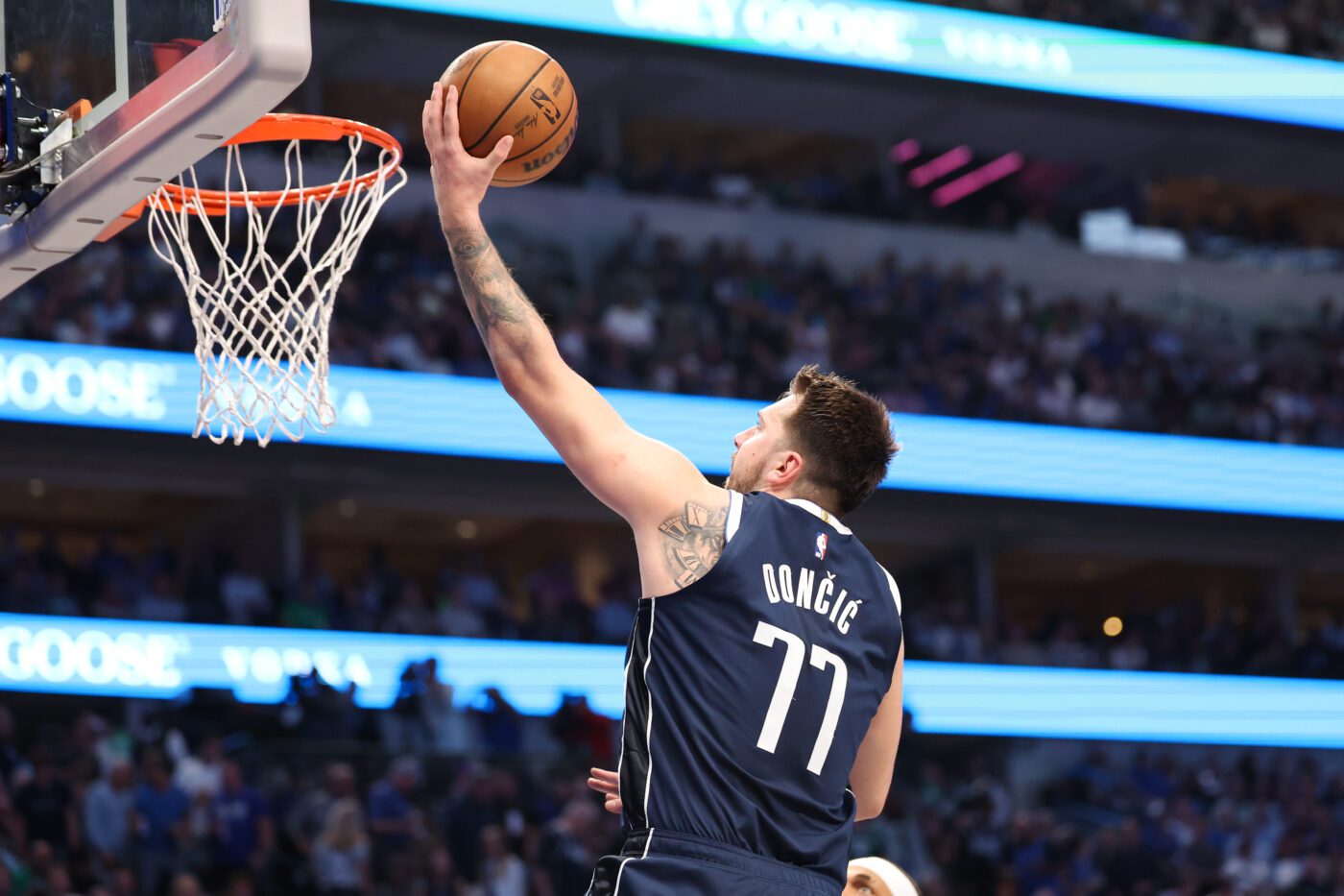 Dallas Mavericks — player action photograph