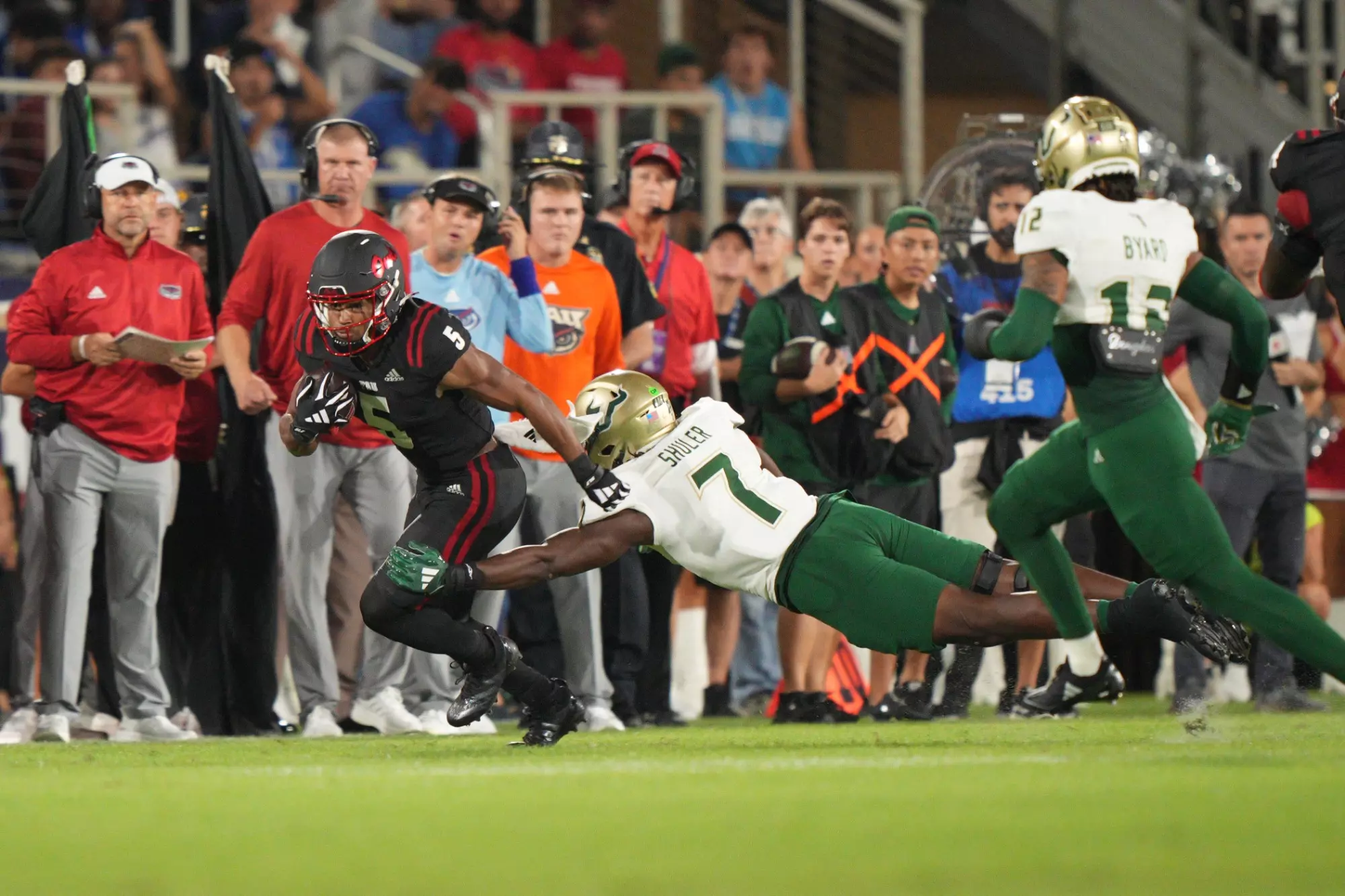 Florida Atlantic Owls — player action photograph