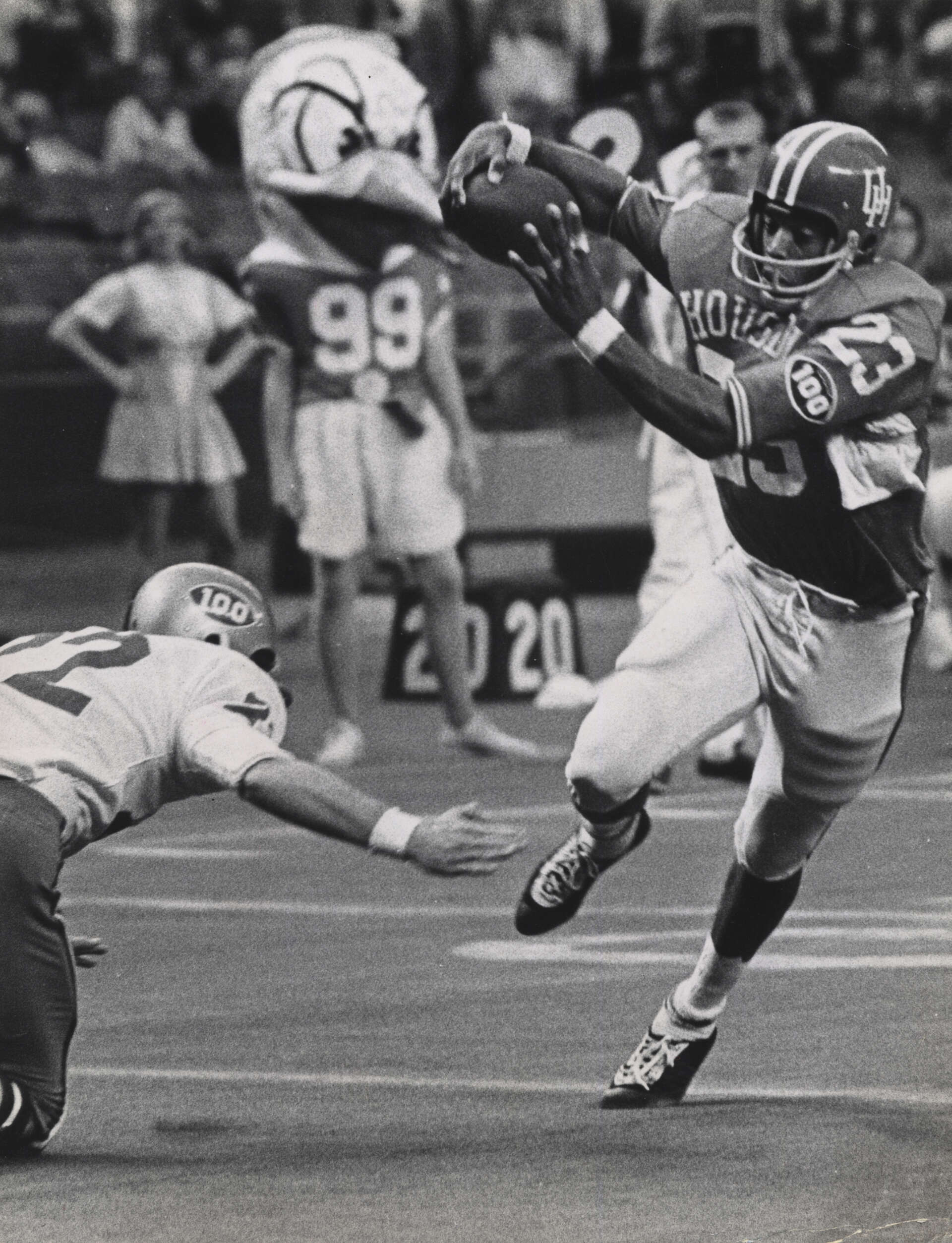 Houston Cougars — player action photograph
