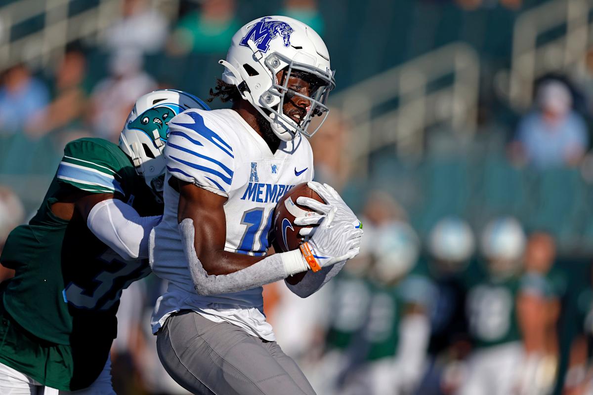 Memphis Tigers — player action photograph