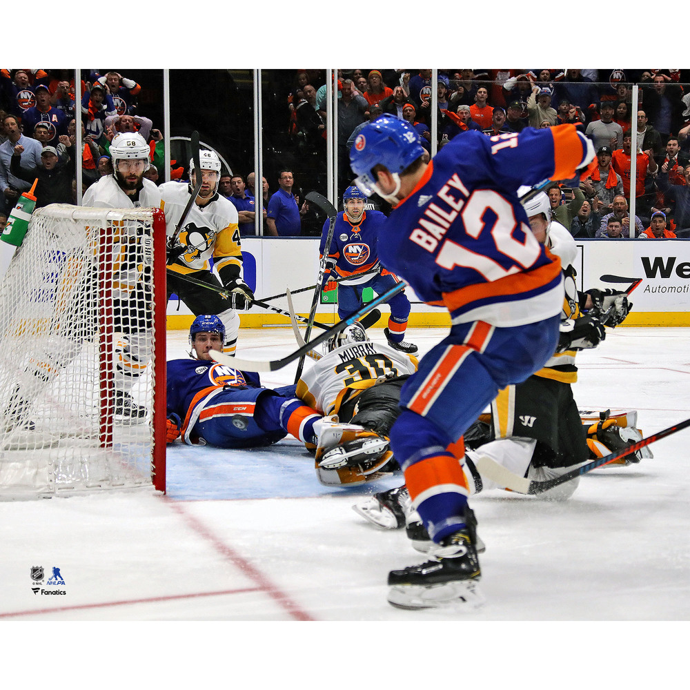 New York Islanders — player action photograph