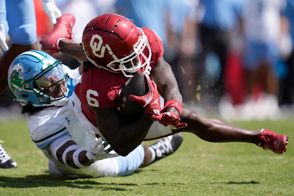 Oklahoma Sooners — player action photograph