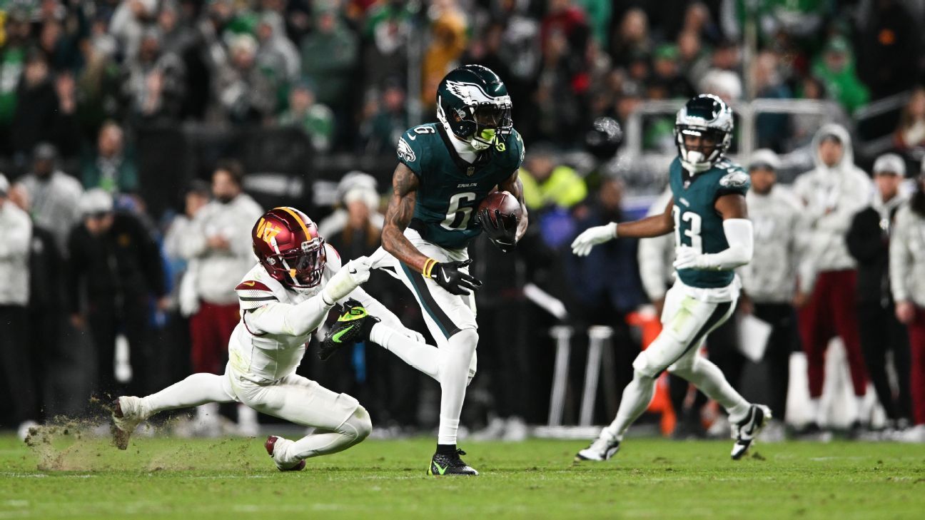 Philadelphia Eagles — player action photograph