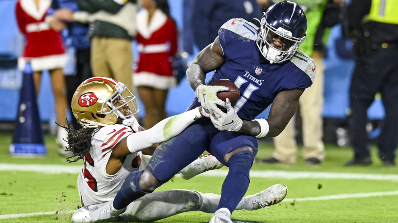 Tennessee Titans — player action photograph