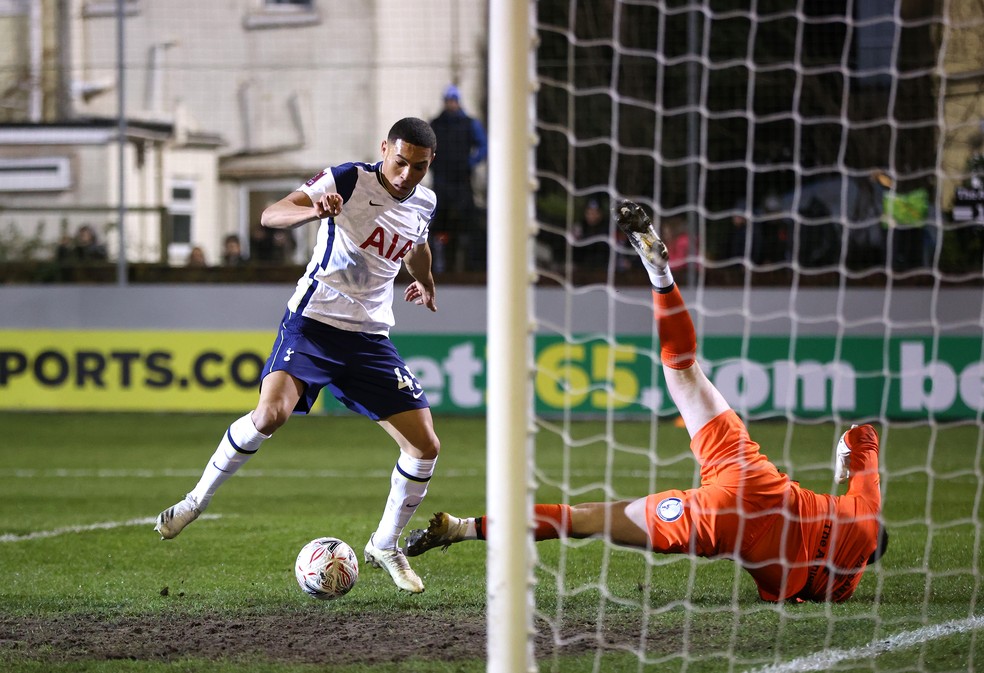 Tottenham Hotspur — player action photograph